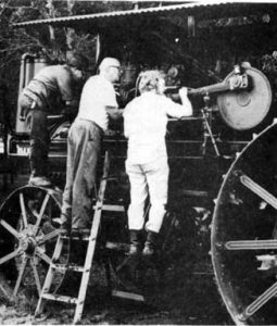 8th Butterfield Threshing Bee Coming Image